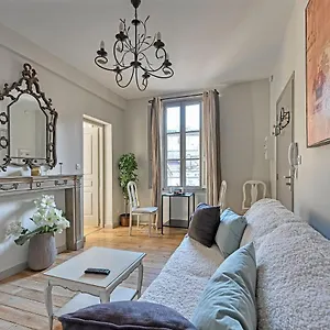 Au Coeur Des Papes, Dans Batisse De Charme & En Coeur De Apartment Avignon
